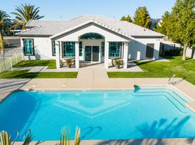 The Landmark Apartments: Desert View (DV)