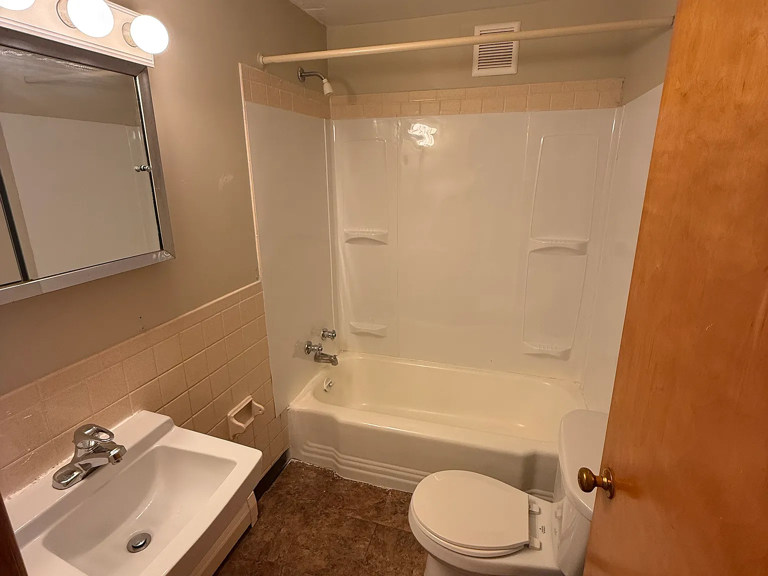 1 bed, 500 sqft, $1,040 — Photo 4