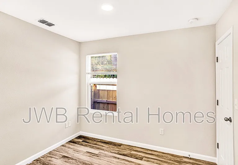 1362 Florida Ave — Photo 6