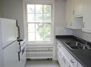 37 Leacrest Rd #38L-1, Toronto, ON M4G1E5