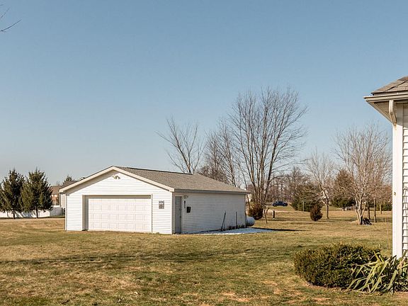 4th image of 7869 S Meadows Dr