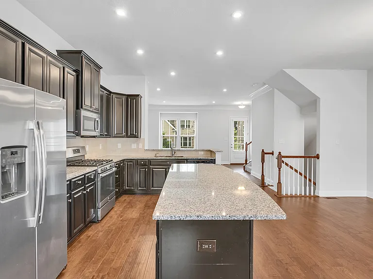 160 Seneca Pl — Photo 12