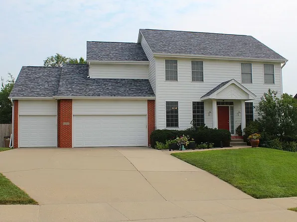 5068 Cherrywood Dr, West Des Moines, IA 50265