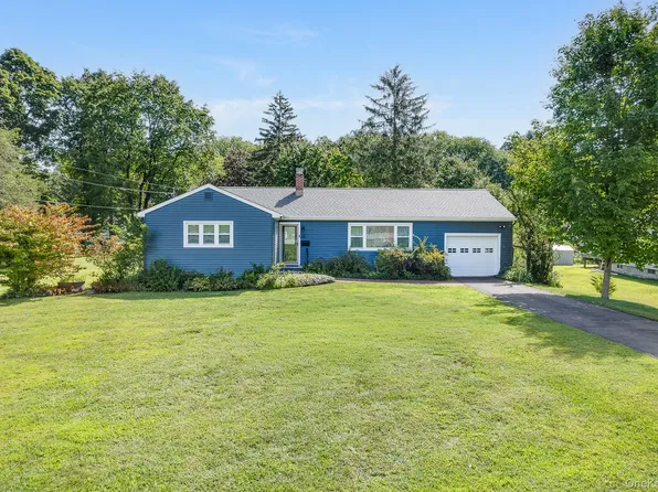 42 Shamrock Circle, Poughkeepsie, NY 12603