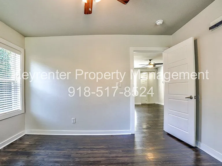 3315 E 8th St Duplex — Photo 9