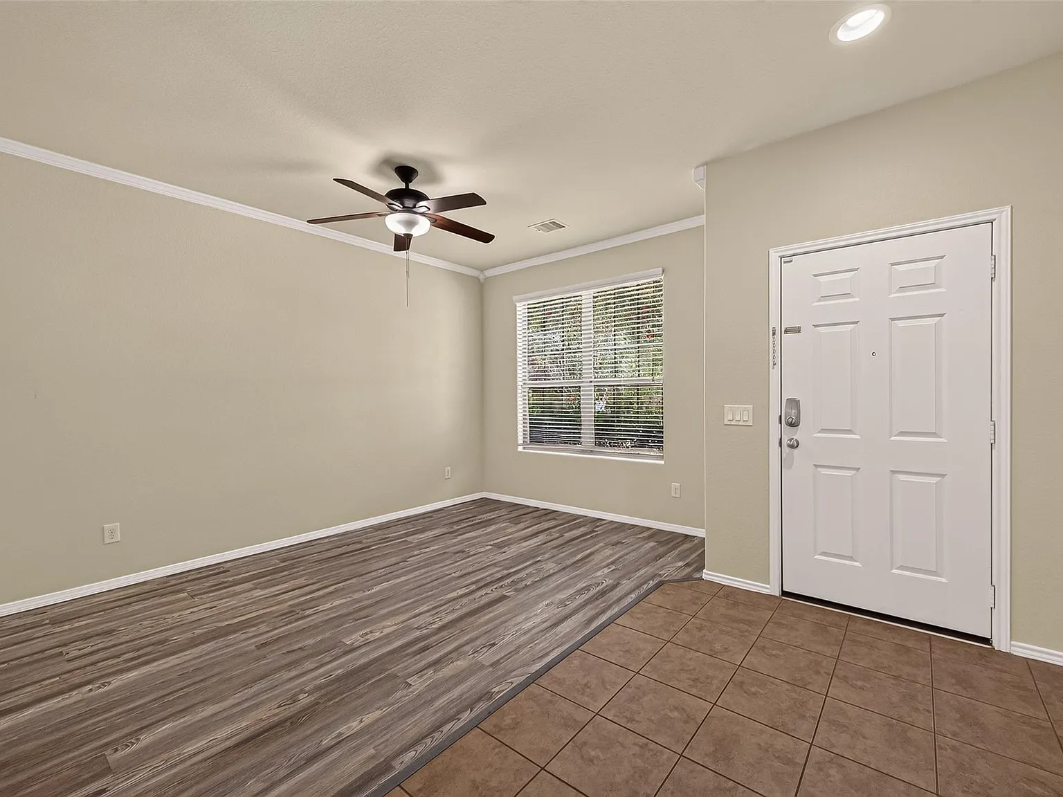 3 bed, 2.0 bath, 1780 sqft, $2,195 — Photo 2