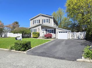 3 Martin Place, Farmingville, NY 11738
