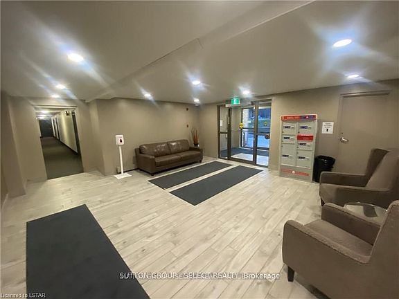 4th image of 931 Wonderland Rd S #709