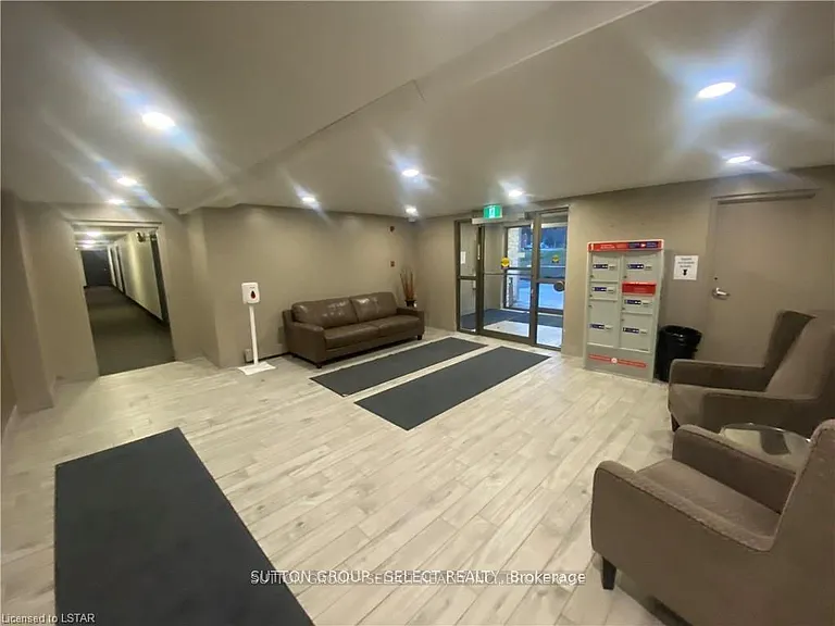 931 Wonderland Rd S #709 — Photo 4