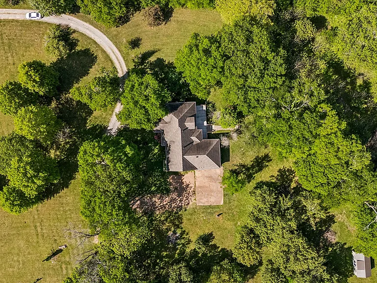 1019 Hilton Ln — Photo 5