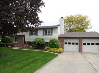 3708 Clearview Dr, Hermitage, PA 16148