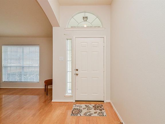 3rd image of 8826 Aberdeen Oaks Dr
