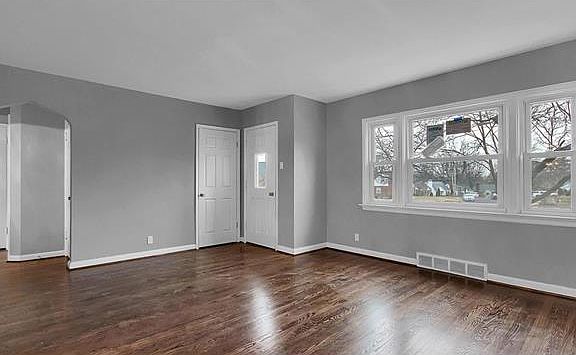 5th image of 7026 Foxcroft Dr