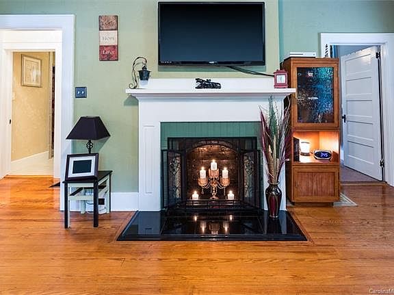 4th image of 315 Johnson St