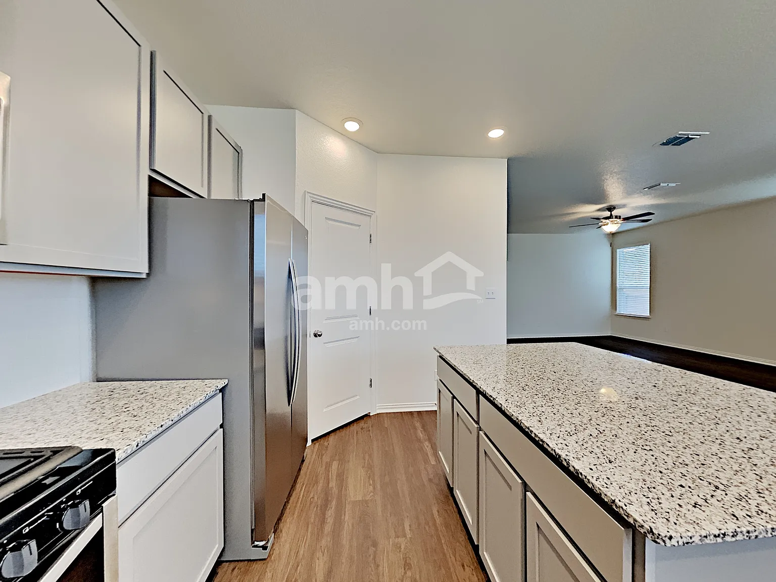 4 bed, 2.5 bath, 1882 sqft, $1,955 — Photo 2