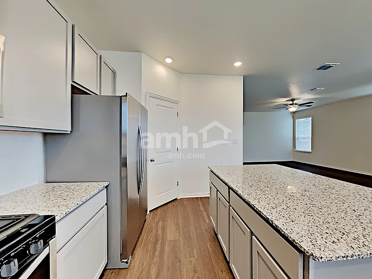 2733 Lillybrook Ln — Photo 2