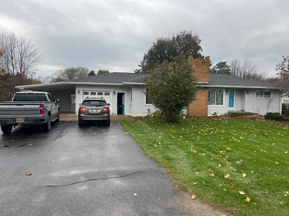 4911 S Green Ave, Fremont, MI 49412