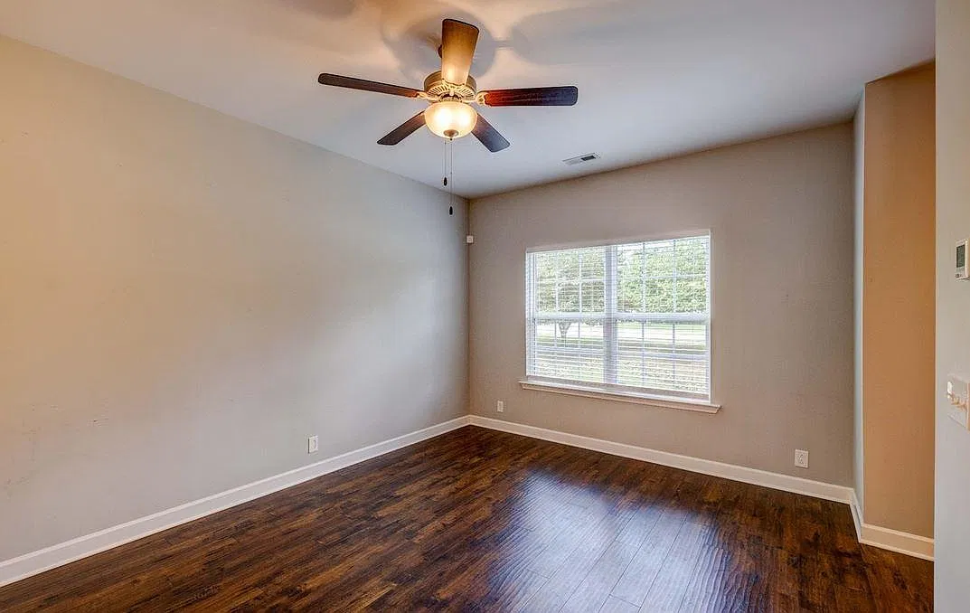3 bed, 1623 sqft, $1,999 — Photo 4