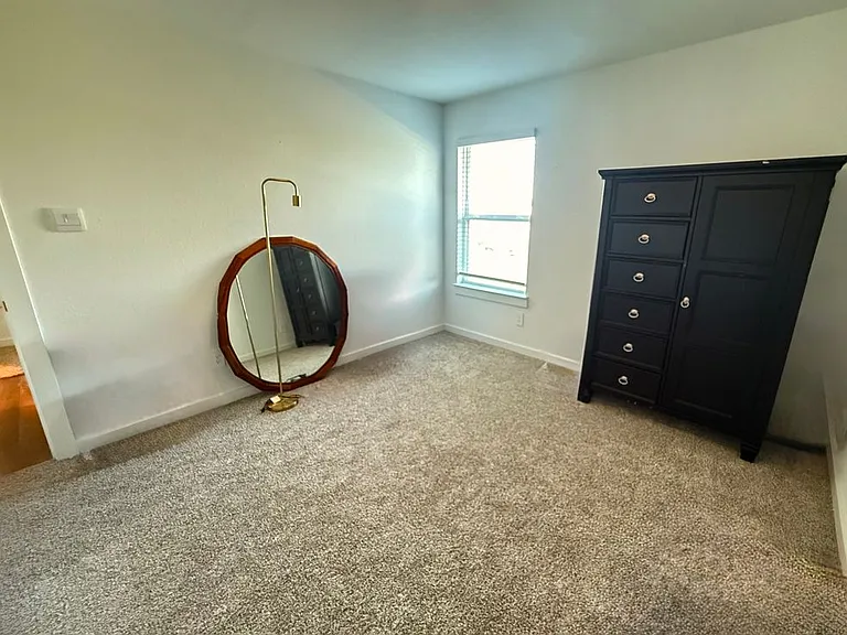 1210 Hughes Crossing Dr — Photo 17