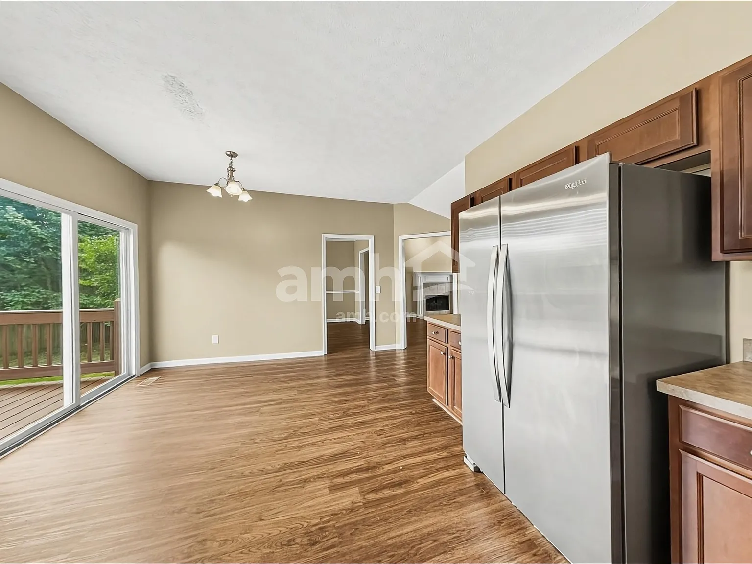 3 bed, 2.5 bath, 2301 sqft, $2,605 — Photo 4