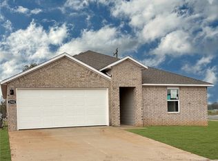 2900 Laredo Ln, Gravette, AR 72736