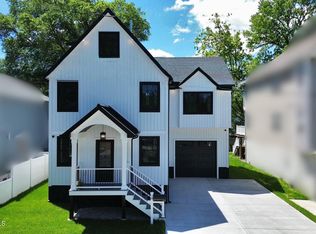 18 Neptune Pl, Middletown, NJ 07748