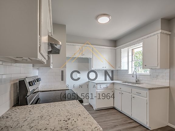 3rd image of 320 E Cedar Ln