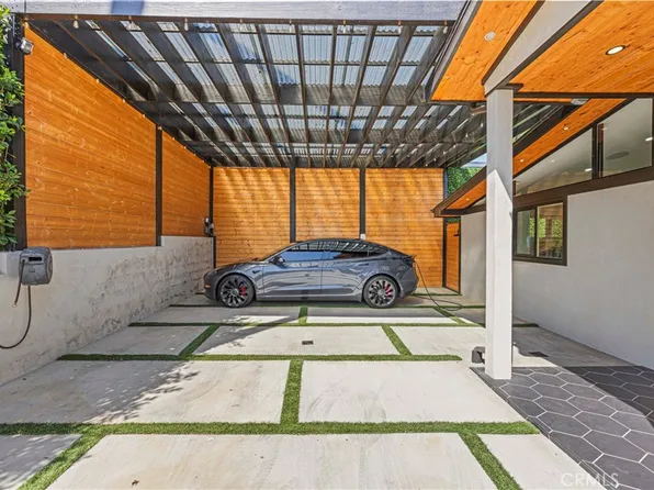 22263 Flanco Rd, Woodland Hills, CA 91364