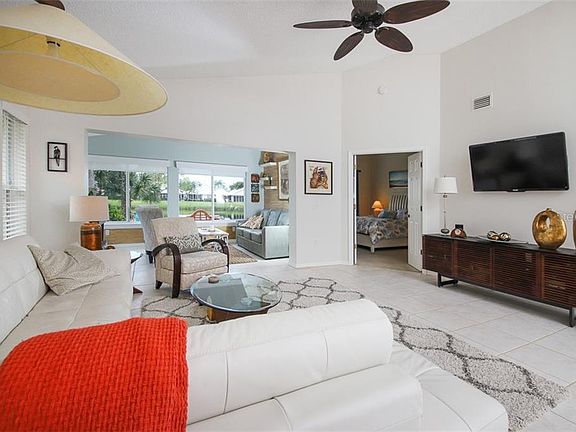 5th image of 828 Harrington Lake Ln