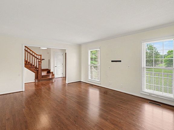 4th image of 624 N Woodson Rd