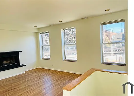 1530 N Orleans St — Photo 5