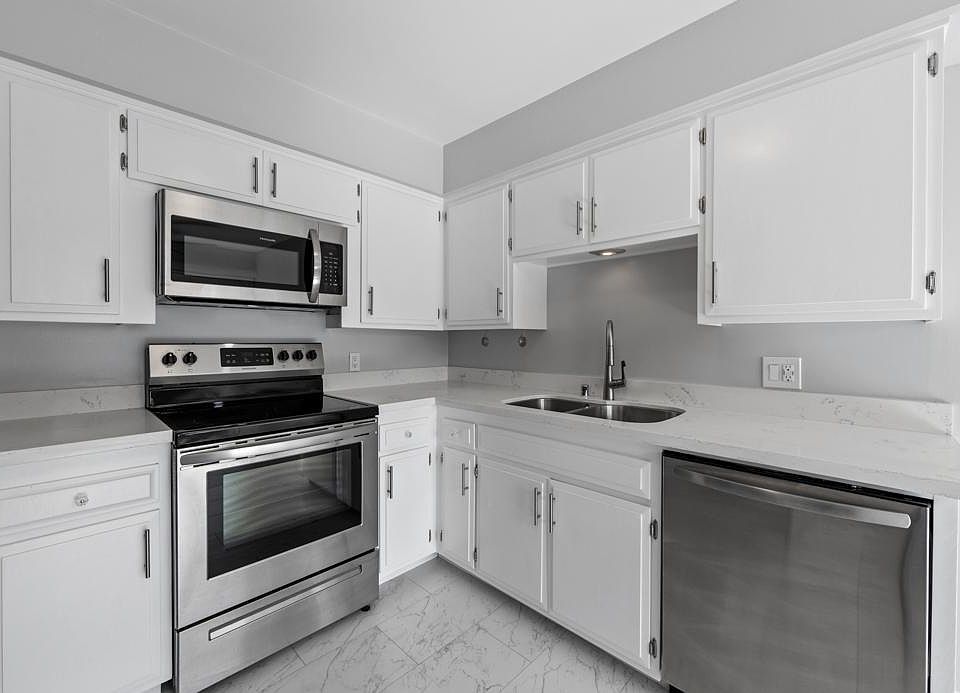1st image of 115 Redondo Ave APT 12