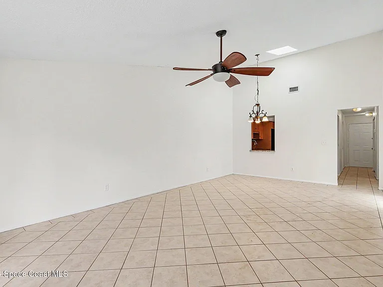 1032 Mary Joye Ave — Photo 4