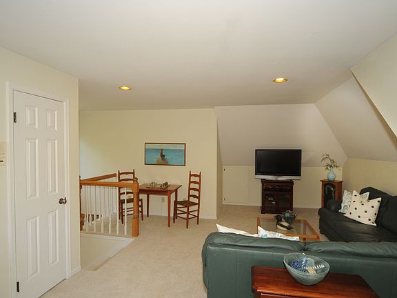2nd image of 22300 NE 31st St