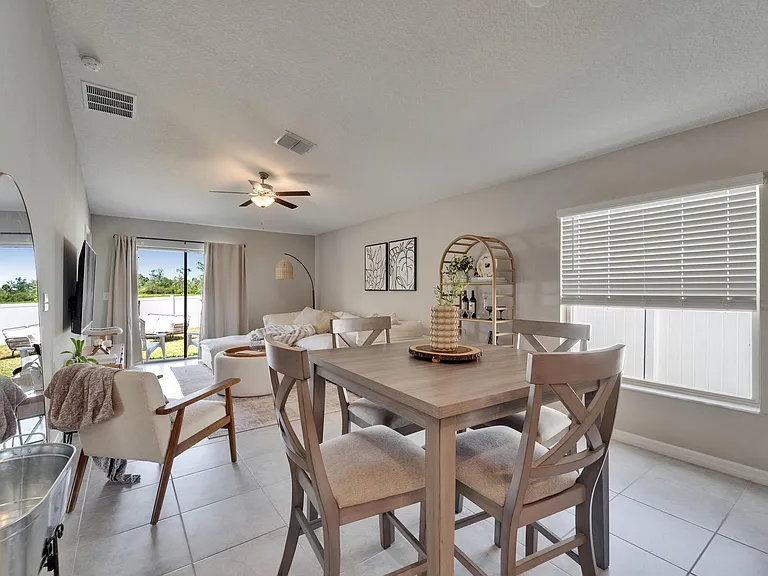 401 Royal Empress Dr — Photo 14