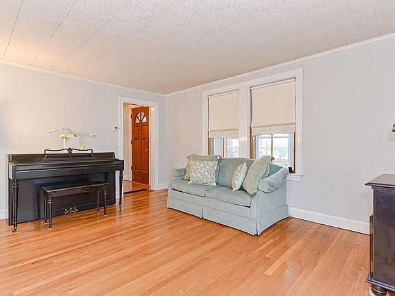 5th image of 15 Rockhill St