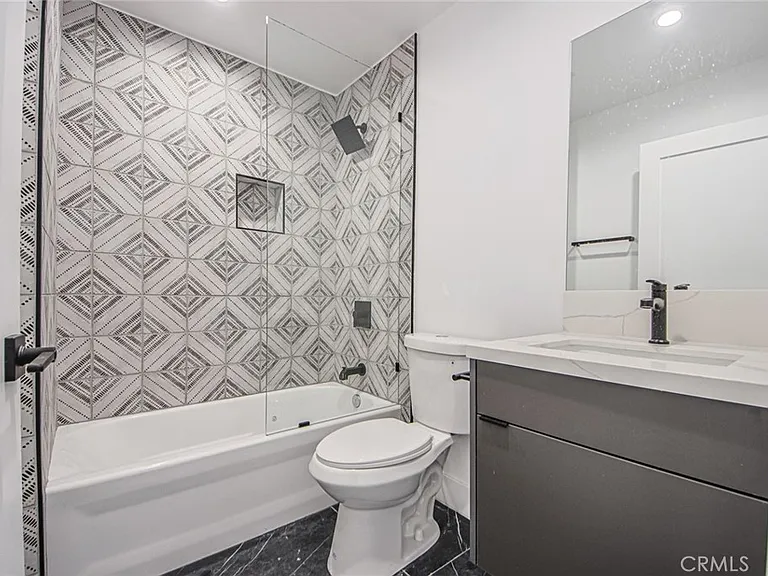 2851 S Victoria Ave #2 — Photo 12