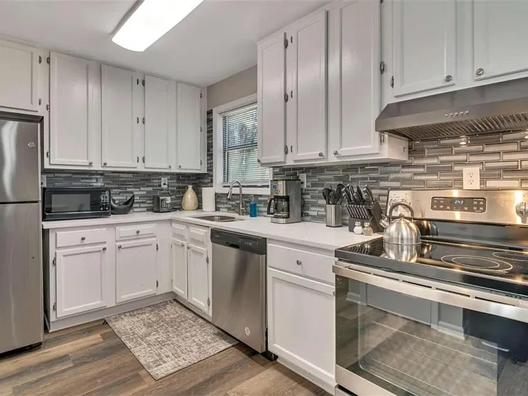 2099 Valley Oaks Dr SE — Photo 8