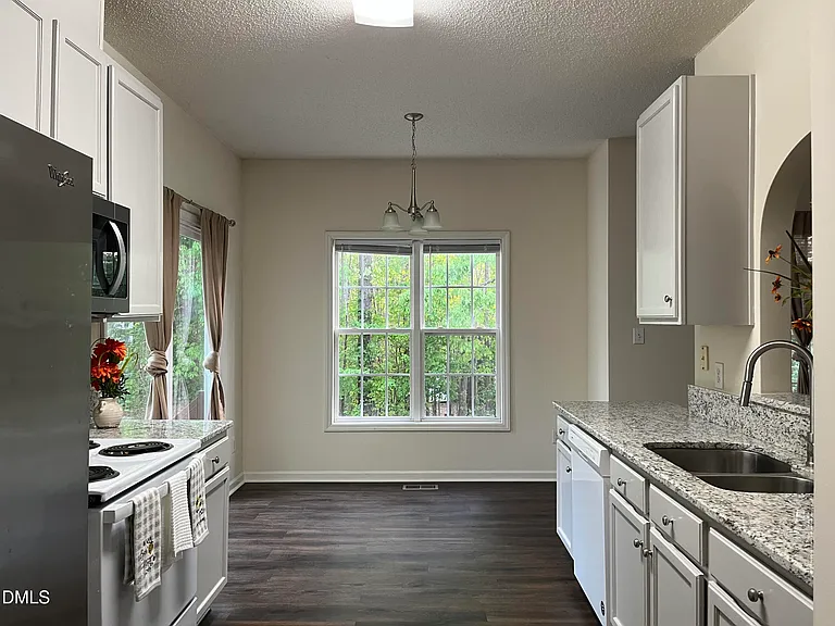 2604 Farlow Gap Ln — Photo 10