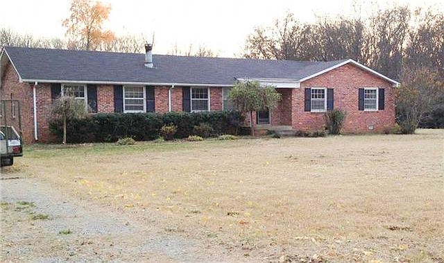 1st image of 2703 Walnut Ln