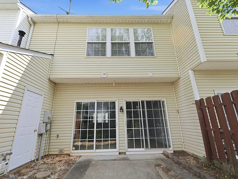 3221 Mannington Dr — Photo 25