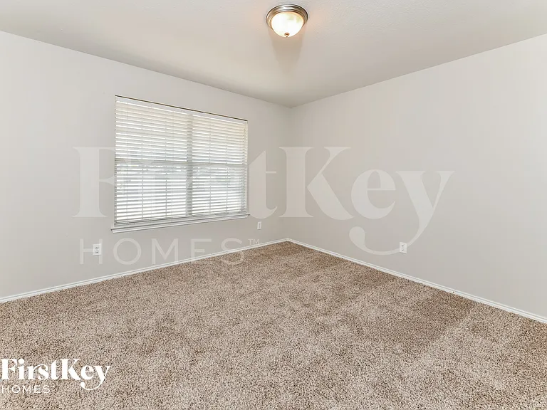8036 Autumn Creek Trl — Photo 14