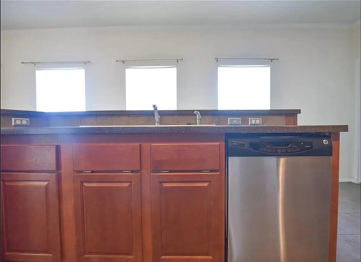101 Nathan Ln — Photo 2