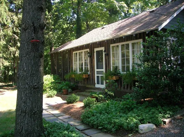 2369 Lakeshore Dr, Fennville, MI 49408