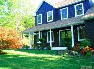4 Red Creek Cir, Hampton Bays, NY 11946