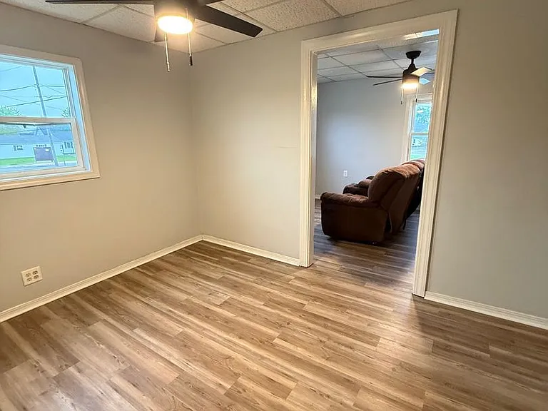910 N Harrison St — Photo 3