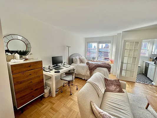 Rented by Oxford Property Group | media 12