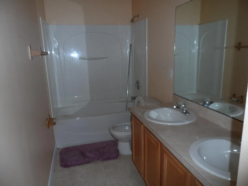 6 bed, 3514 sqft, $3,400 — Photo 2