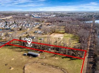 2033 River Rd, Calverton, NY 11933