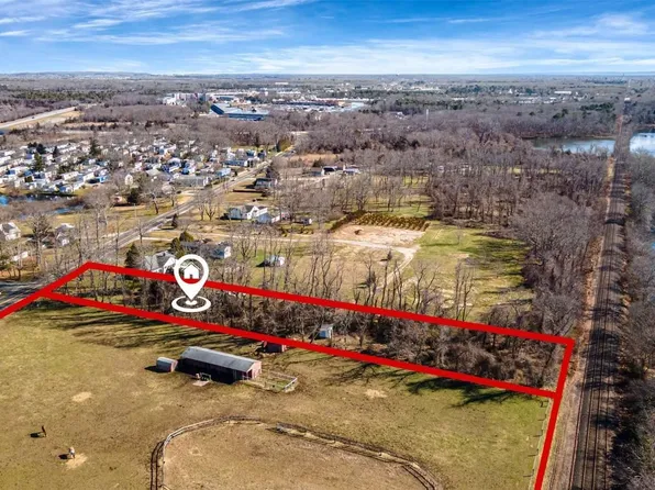 2033 River Road, Calverton, NY 11933